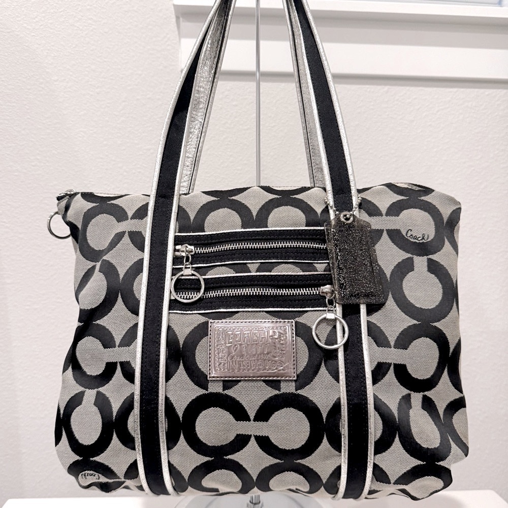 🖤🩶 SOLD - Coach Poppy Y2K Era Signature C Lurex Glam Tote